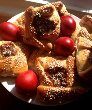 Find out how to make Flaounes, Greek-Cypriot Easter bread, here cyprus-tourist-guide.com/flaounes.html
#GreekEaster #OrthodoxEaster #Cyprus #GreekCooking #Flaounes #Flaouna