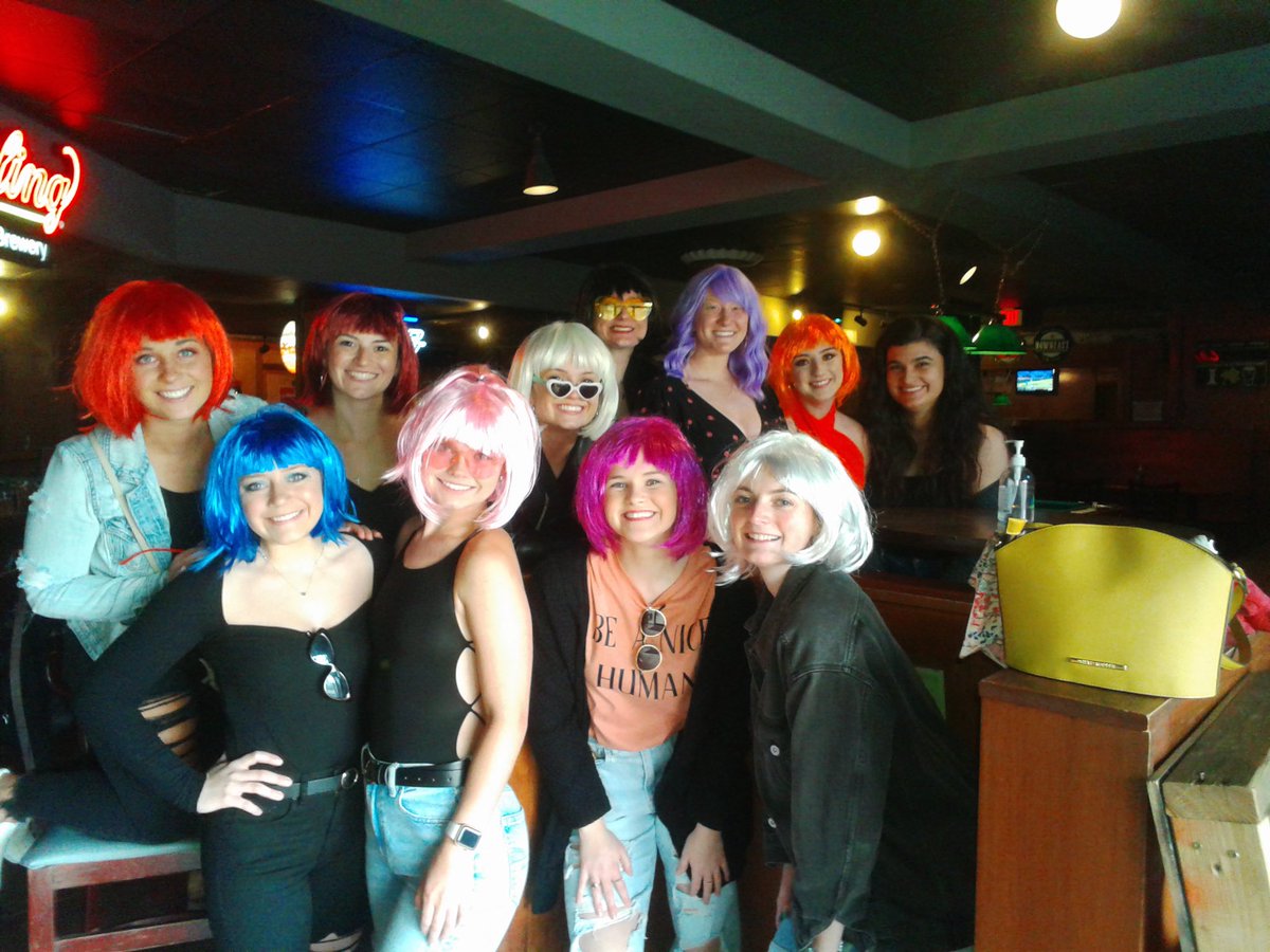Josie_C13's tweet photo. This is your sign to buy cheap wigs with your friends and do a bar crawl https://t.co/Xahi0CoHtK