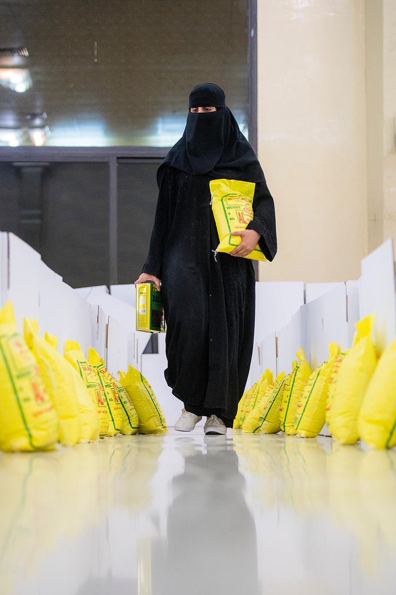 بمتابعة سمو الأمير #فيصل_بن_مشعل .. 

مجلسي شباب وفتيات #القصيم <a href="/shababqassim/">مجلس شباب القصيم</a> <a href="/FatayatAlqassim/">مجلس فتيات القصيم</a> يوزعان 1700 سلة غذائية في حملة سمو #أمير_القصيم #نهر_العطاء.