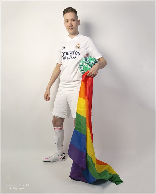 If you're a proud soccer player, raise your flag??????

? by @ZuiderveldRene 
#soccer #gaysoccer #gay