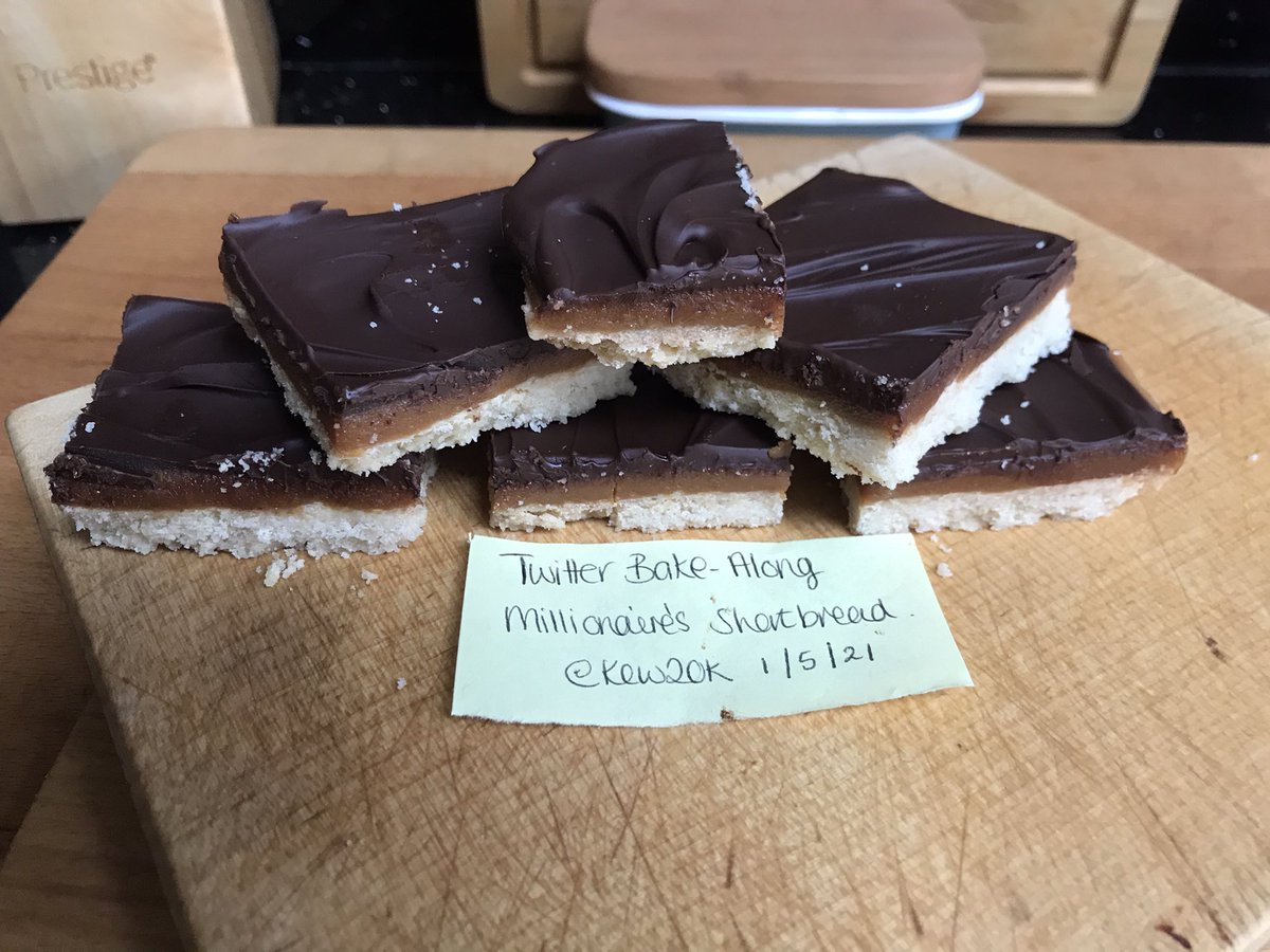 These went well! This is the dark choc version. There is a white choc one too. #millionaireshortbread #twitterbakealong @thebakingnanna1  @Rob_C_Allen