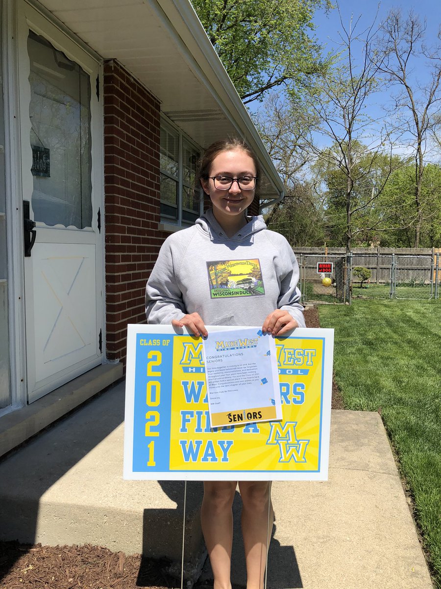 A gorgeous morning to share congratulations, yard signs, &amp; Class of 2021 masks with <a href="/Maine_West/">Maine West</a> students &amp; their families. We’ll see you at graduation in 3 weeks! #warriorsfindaway #207now