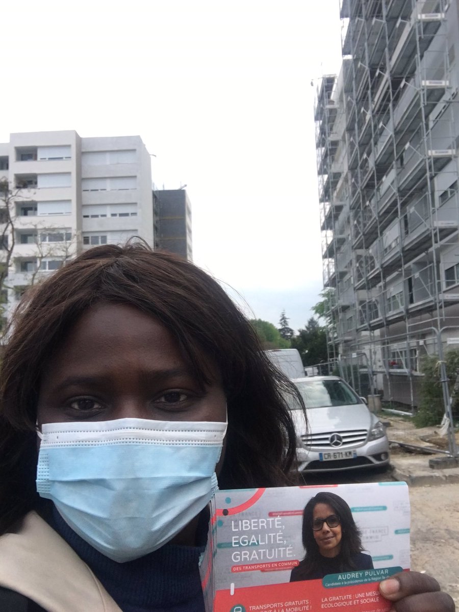 CarolineADOMO's tweet photo. Une après-midi de boitage à la résidence #ClementAder à #Chennevieres #ToutesTousSurLePont pour la #GratuiteDesTransports avec @AudreyPulvar @idf_encommun #ValdeMarne #TransportsPourTous https://t.co/AlsLhfoKuJ