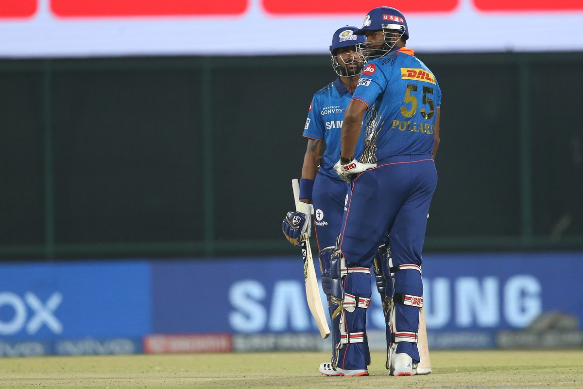 Wisden_Asia's tweet photo. CSK after 15 overs: 136-4
MI after 15 overs: 153-3

Advantage Mumbai?

#IPL2021 https://t.co/rgnx6t76x3