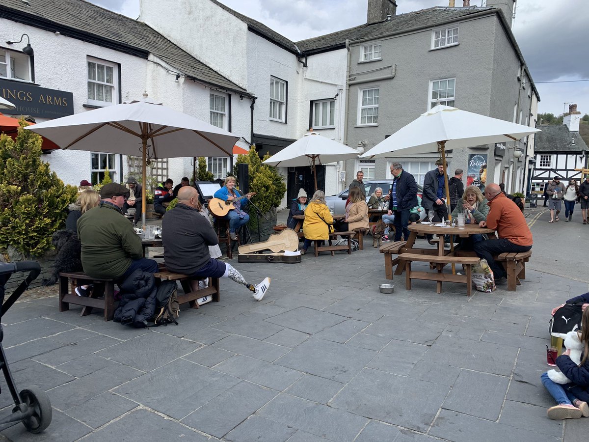 A small but wonderful dose of normality thanks to <a href="/fionamusiclakes/">fionamusicinthelakes</a> 😍🎶🎸