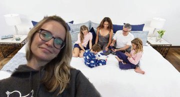 Raise your 🥂 to <a href="/liz_len/">liz lenahan</a> for 4 years at Twitter!  Strategic☝🏼creative⚡️, and a 💙 to work with. Congrats, Liz!