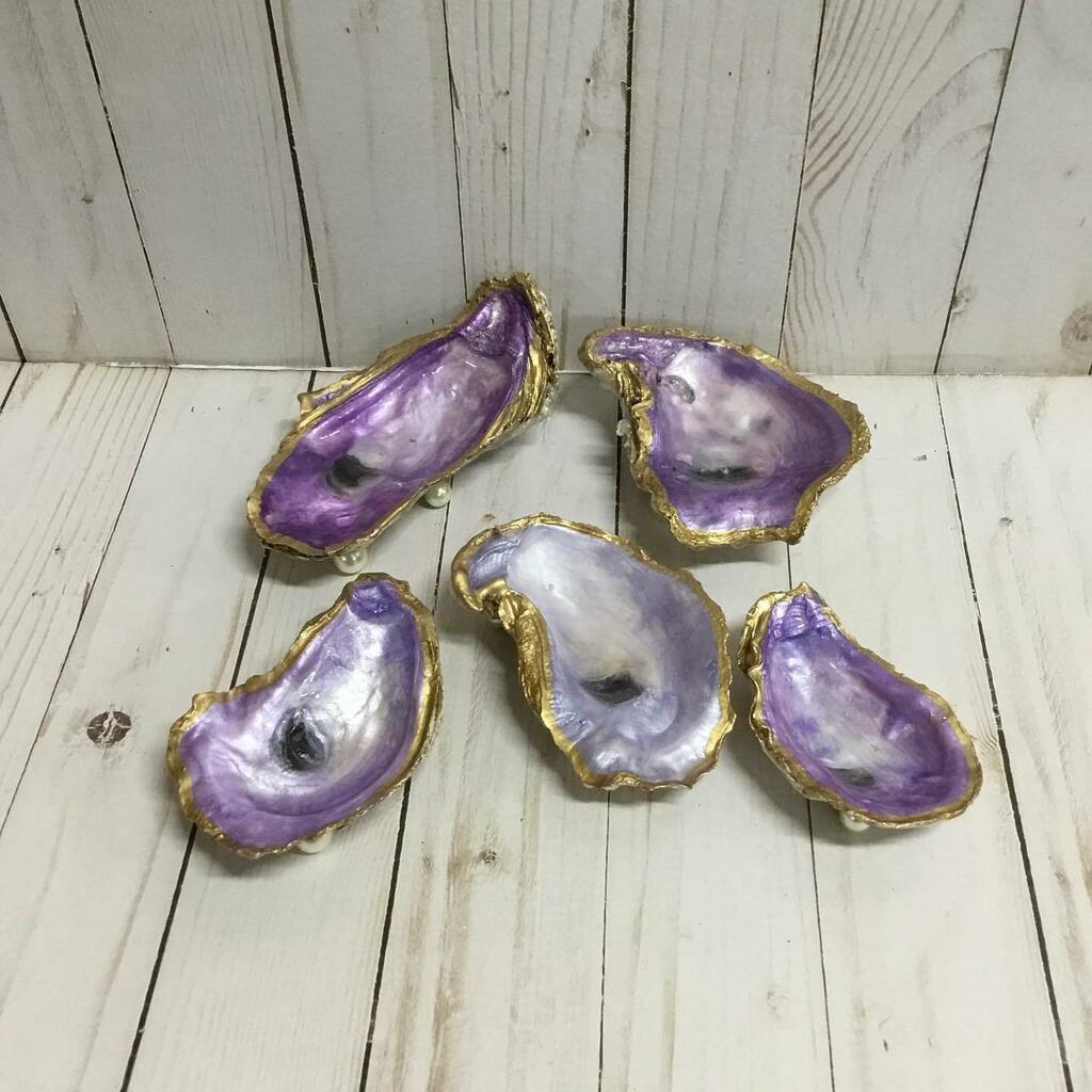 Shades of Purple. Oyster dishes have so many uses. #nolaoysterart #nolaoysters #oysterjewelrydish #oysterspoonrest #oysterlove #mothersdaygift #graduationgift #nola #gardendistrictnola #magazinestreet #magazinestreetartists #gdm_nola #neworleans #louisia… instagr.am/p/COVsB4sli4O/