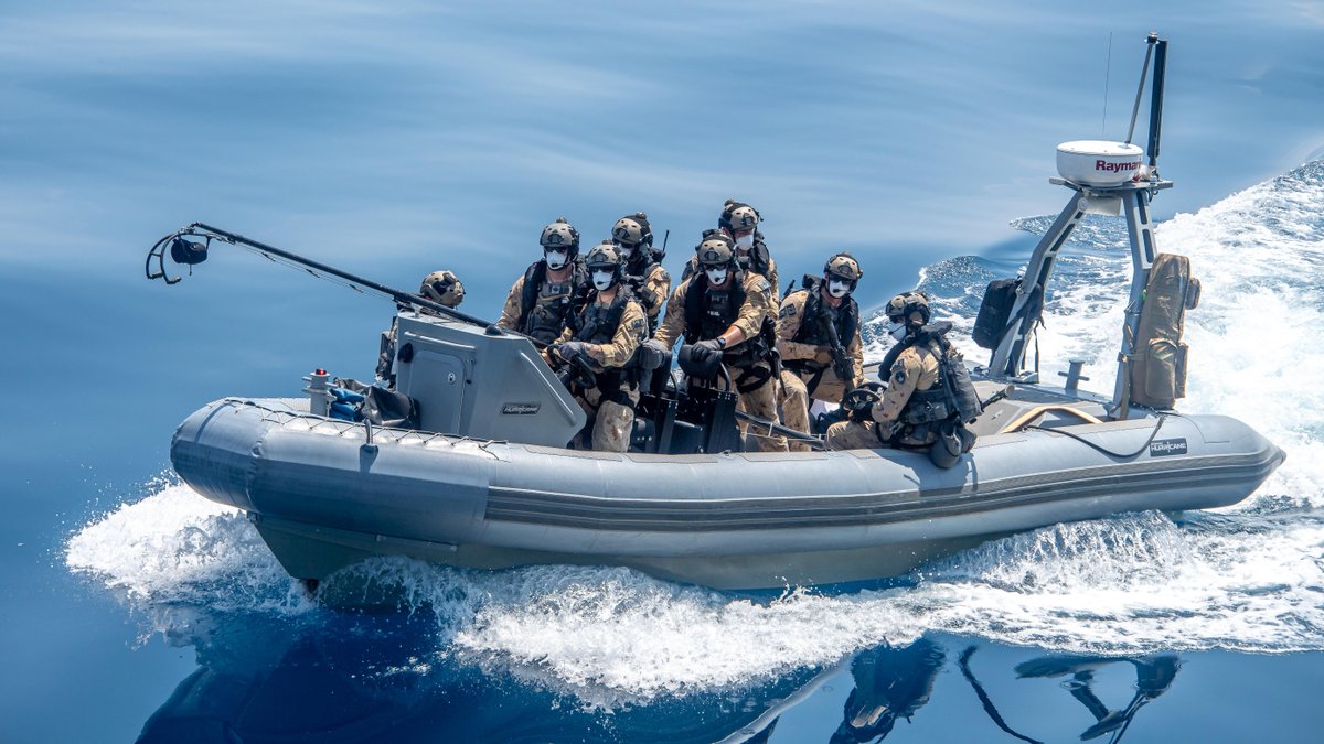 CanadianForces's tweet image. Action on the high seas! 🚢  🌊 

@HMCSNCSMCalgary is participating in Operation ARTEMIS as part of Combined Task Force 150. These operations show Canada’s ongoing commitment to global peace. #OpPROJECTION #OpARTEMIS 
👉   bit.ly/3u7LXeP