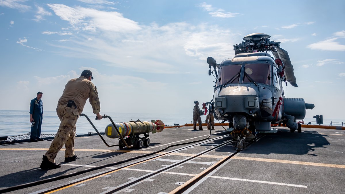 CanadianForces's tweet image. Action on the high seas! 🚢  🌊 

@HMCSNCSMCalgary is participating in Operation ARTEMIS as part of Combined Task Force 150. These operations show Canada’s ongoing commitment to global peace. #OpPROJECTION #OpARTEMIS 
👉   bit.ly/3u7LXeP