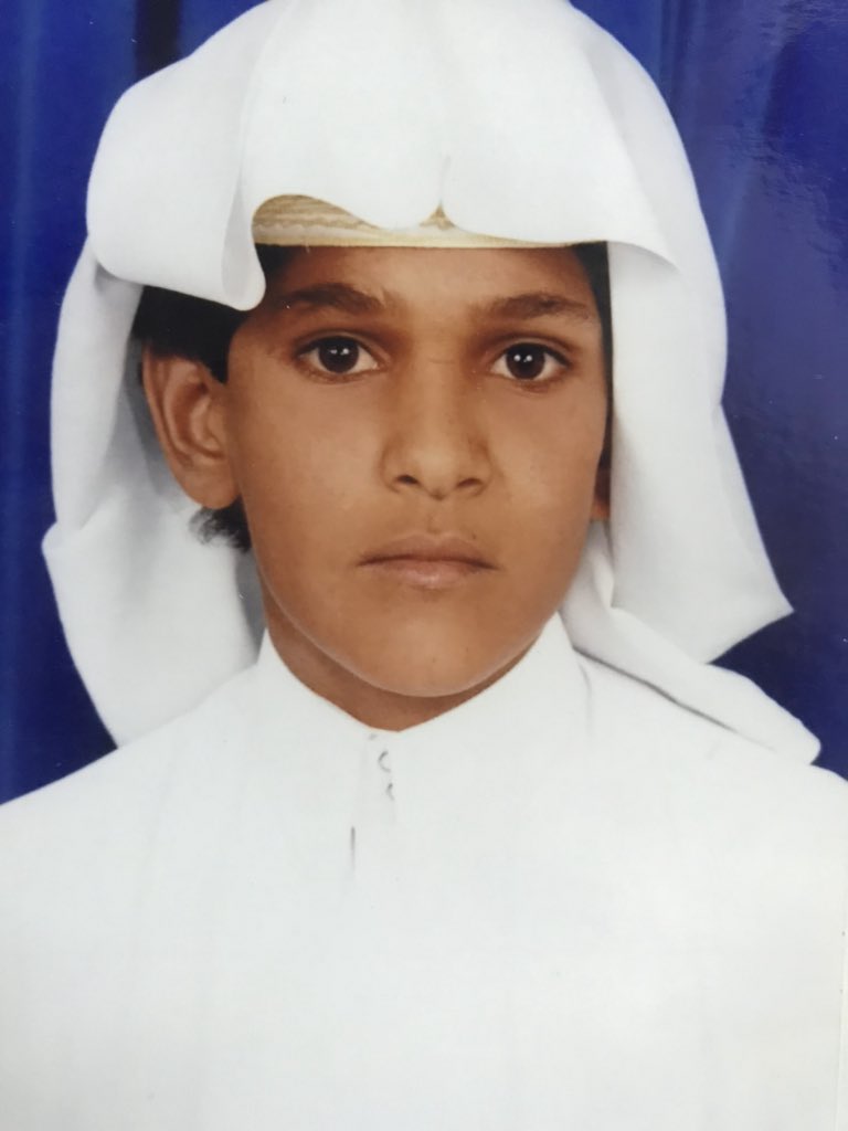 اول دندنة الشعر لي وانا في هذا العمررر  الصف الثاني متوسط
.
لا واهنيكـ   تاله   القلب   مرتاح 
ماحل في فلبكـ من الهمـ  طاوي 
.
تضحكـ مع الدنيا على شت الافراح 
وانا   يصافقني     زمانٍ      قساوي 
.
#اورنس_غازي