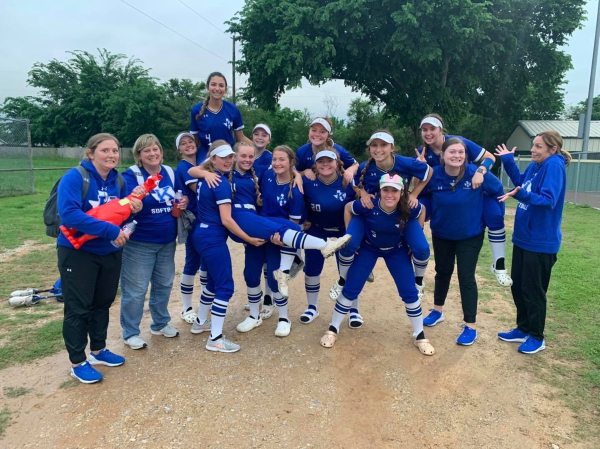 Krum Lady Cat Softball tweet media