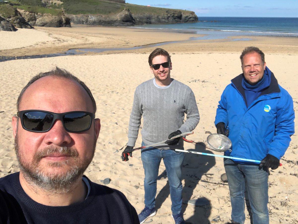 PlasticWaive's tweet photo. ⭐ Today's Beach Guardian 'Stars' are Andy and Callum who both work for @microsoft and joined us yesterday
🚮 We showed them our Lab, discussed plastic pollution, saw what we find on our beaches then chatted challenges and solutions
Followed by a #BeachClean
#MicrosoftForEarth https://t.co/mtwD5fHOvk