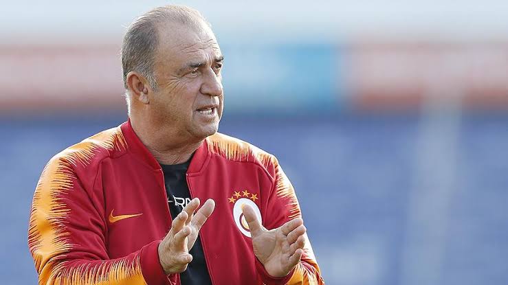 Sergen Yalçın:
Fatih Terim: İsterseniz bir kere daha test yaptırabiliriz, Çarşamba veya Cuma siz nasıl isterseniz.