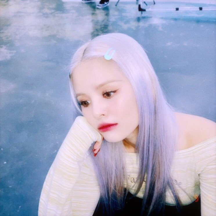 EGIRLSORN's tweet image. #손 #씨엘씨