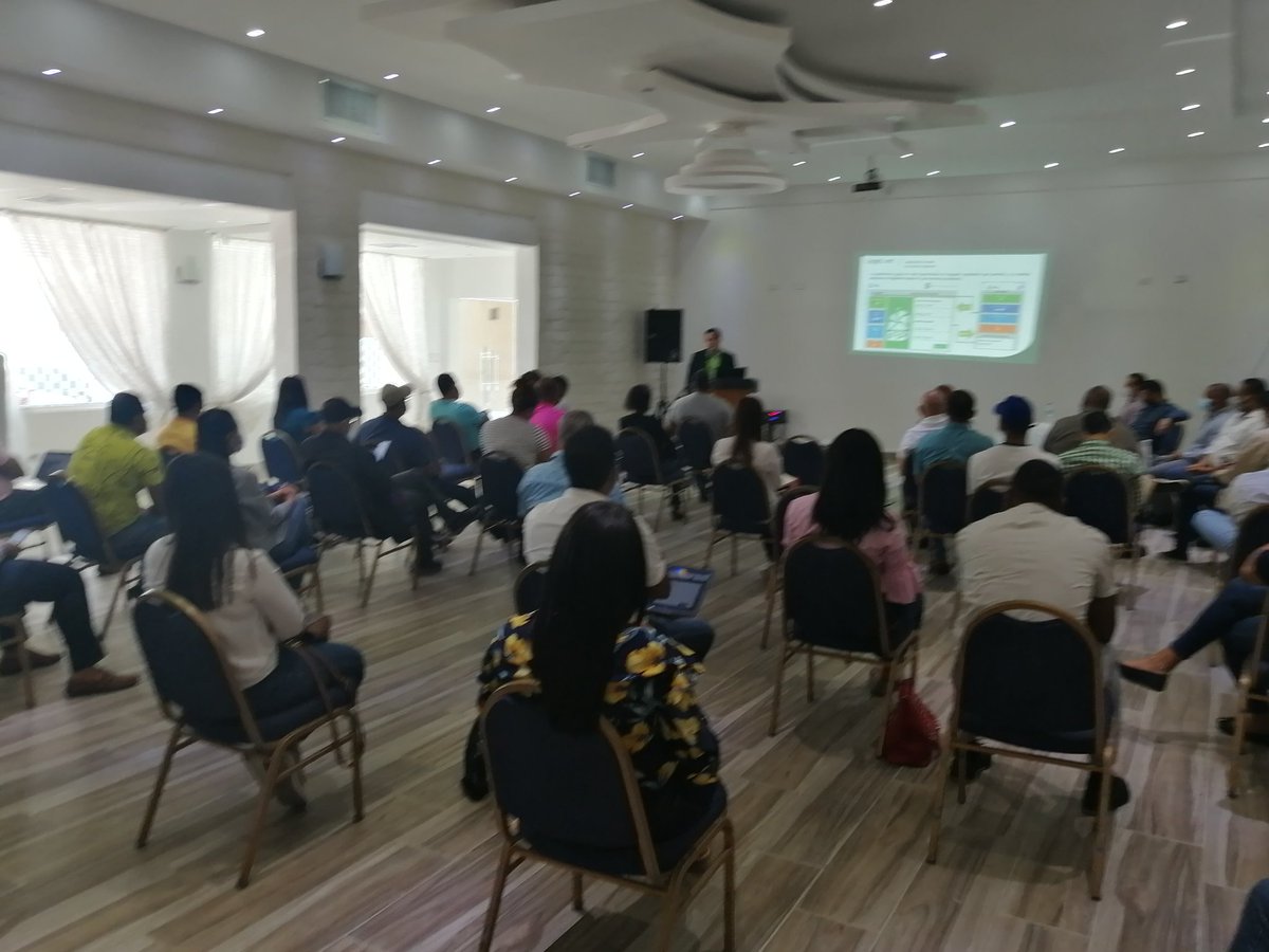 Pedrocruzperez's tweet photo. Taller de Entrenamiento de la Secretaría de Tecnología Informática y Comunicación de @FPcomunica en Santiago. Encabezada por su Secretario @DomingoTAVAREZ y su anfitrión @profjoseizq https://t.co/p8EpSfqACm