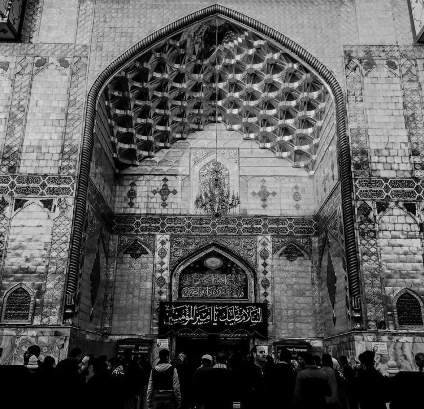 Fatimah31H's tweet photo. أيا ضربةً من لعين ضجت بها السماء
فهل رأيت شمساً تسيل منها الدماء💔.  #ياعلي https://t.co/dRcik7gwne