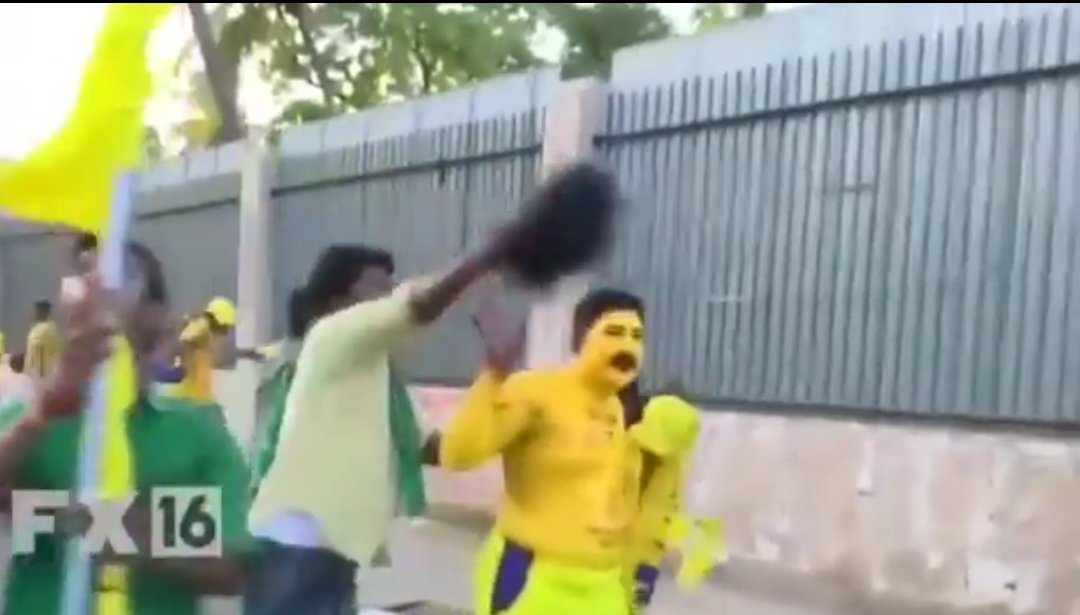 itz_sacchi's tweet image. #MIvsCSK #CSKvsMI 

#savecsk 🤣 in the photo below 👇
1st innings                   2nd innings