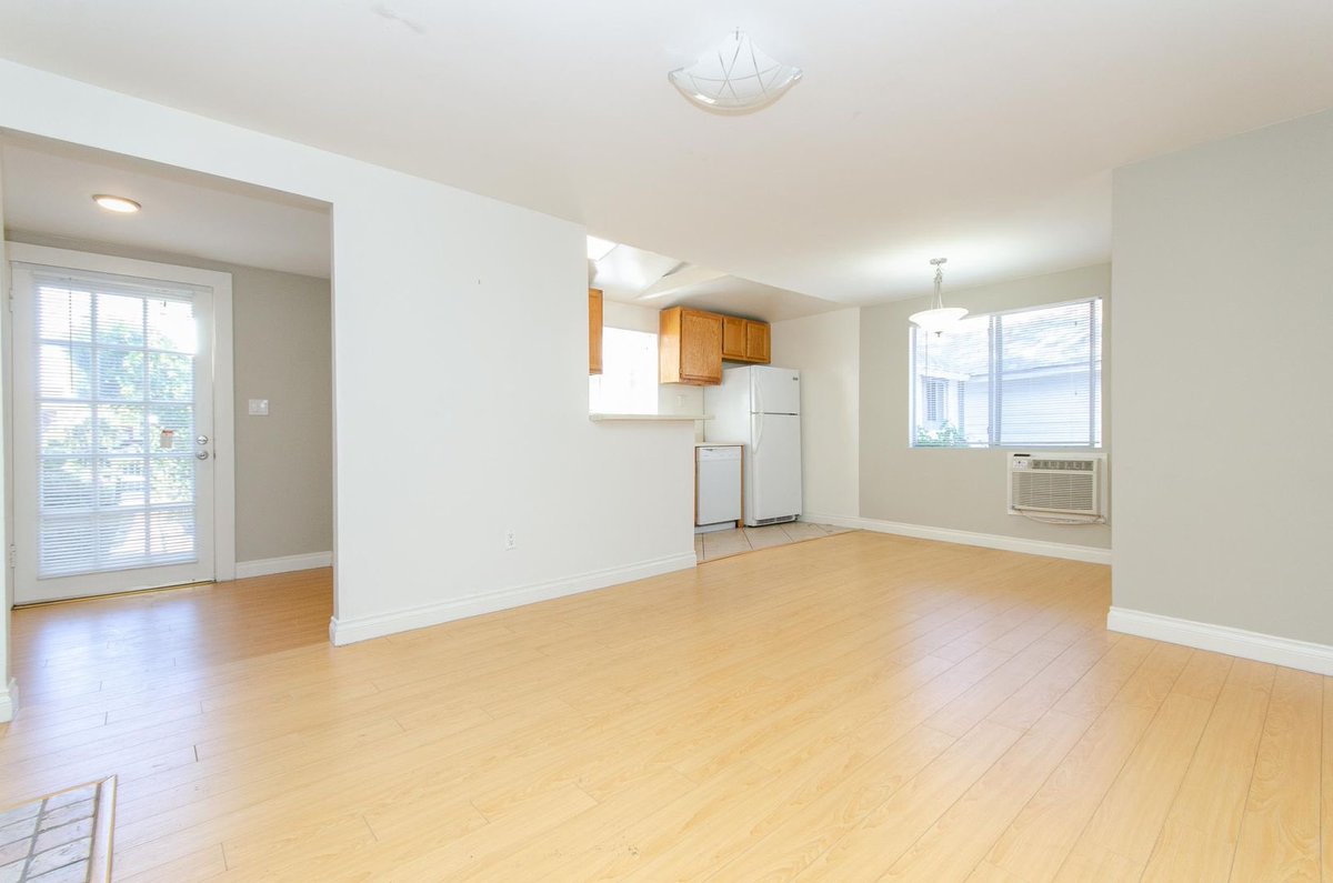 TLDLosAngeles's tweet photo. Great cottage style apartments in West LA? Yes! #losangeles #losangelesrentals #larentals https://t.co/19PHPfkBVo