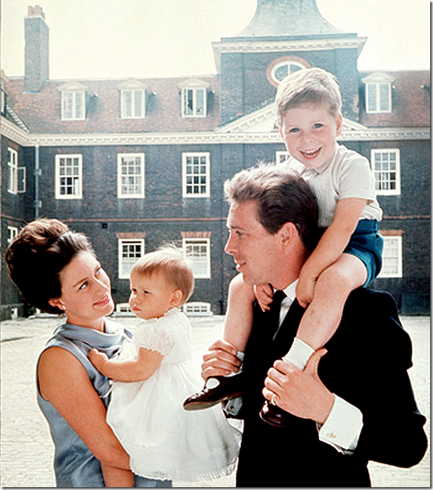 Some stunning family portraits from the 1960s!Learn more:  https://royalwatcherblog.com/2017/05/01/the-lady-sarah-chatto/