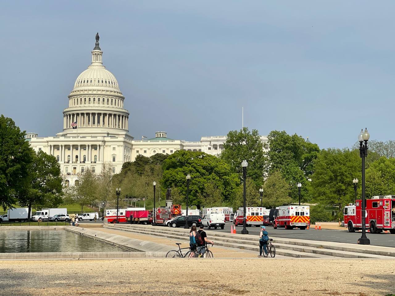 Matatabi アメリカ時間4 28に 国会議事堂で何かあったっぽい 救急車 軍 観光バス リチャードは 今はこの出来事について何も言わないよう 弁護士から言われているらしい 公開できるようになったら公開するとのこと T Co Hwc4jyhf3w
