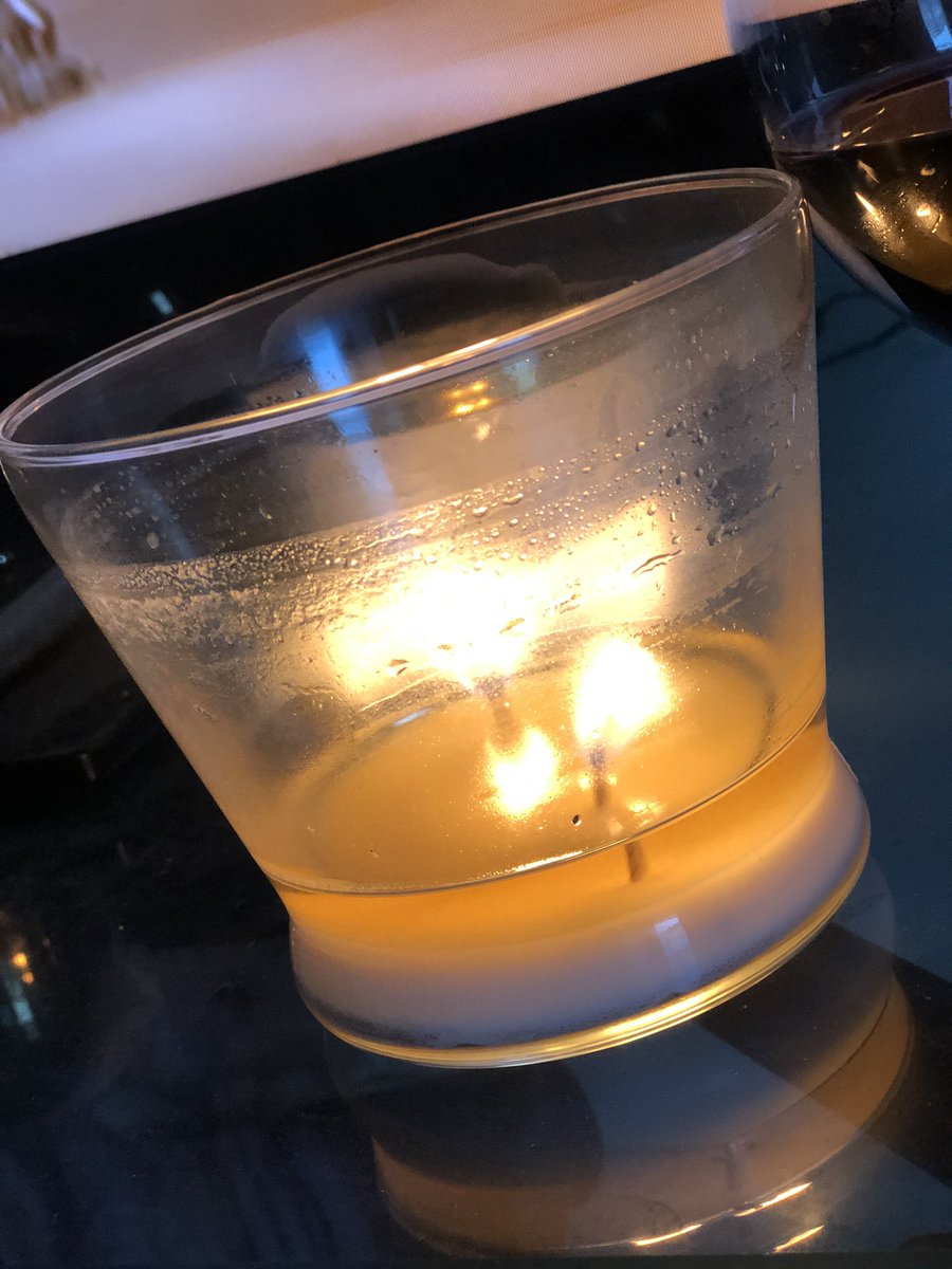 AmarriNotes's tweet image. This is what you call a clean burning candle. 
Sidebar this is how I'm enjoying my evening. 
Click the link in the bio☝️🏾 if you like nontoxic, eco-friendly, healthier candle options 

#nostalgianotes #100%soywaxcandles  #soycandles#waxmaelts #giftboxideas #candlelover #candlelove