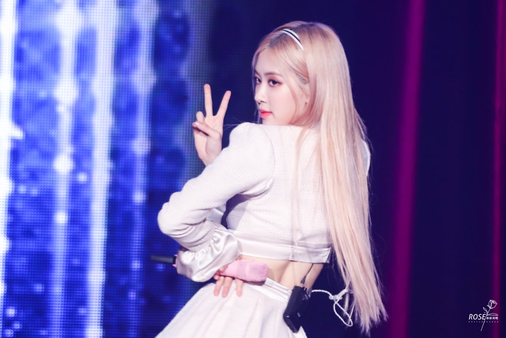 hourly rosรฉ tweet media