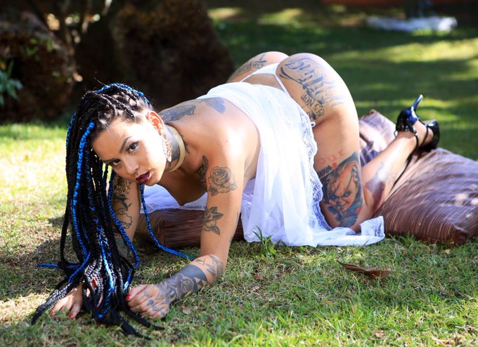 O racista / a atriz com o "cabelo feio  segundo ele a @SoParaMaiores n&atilde;o tinha fechado o trabalho com<a href="/tag/morena"class="tags"><span>#morena</span></a><a href="/tag/tatuada"class="tags"><span>#tatuada</span></a><a href="/tag/masturbacionfemenina"class="tags"><span>#masturbacionfemenina</span></a><a href="/tag/gravidinha"class="tags"><span>#gravidinha</span></a>