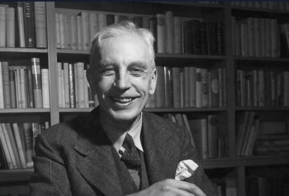 حدثت مشاجرة امام بيتي ، وبعد ست ساعات سمعتها من الجيران بست رويات مختلفه ! فمابالك بالاحداث التي جرت قبل مئات السنين

أرنولد توينبي.