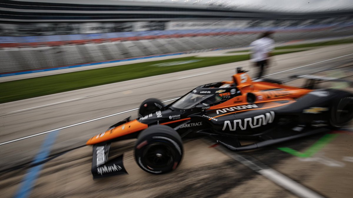 Leaving the pits. 

Pato P3
Felix P12 

Here we go. 🧡 
#INDYCAR // #Genesys300