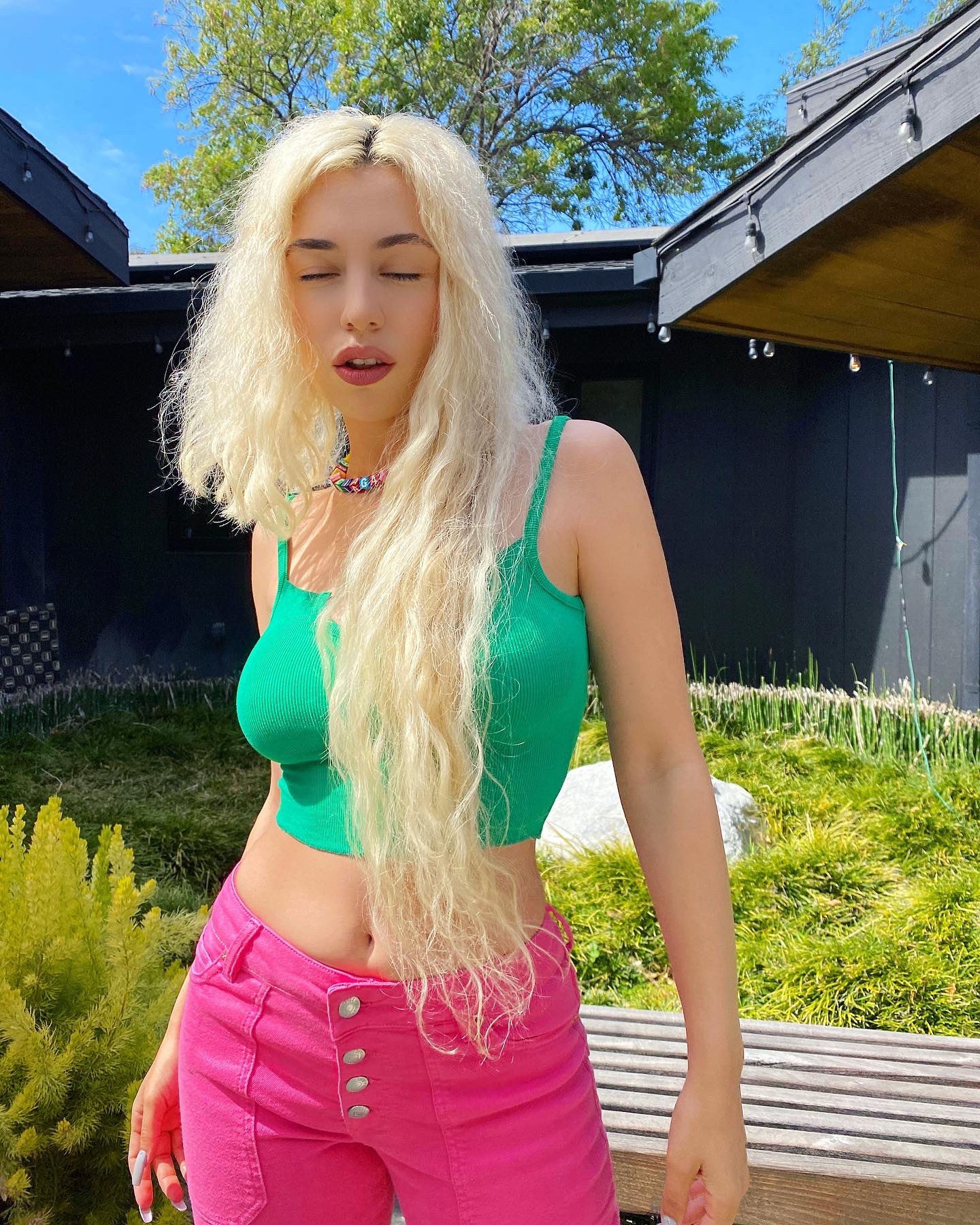 AVA MAX on X: A lot of people don't know this but I naturally have really  big frizzy curly hair!! & now she's actually seeing the light of day 🌞  t.co5XoOux5ECo 