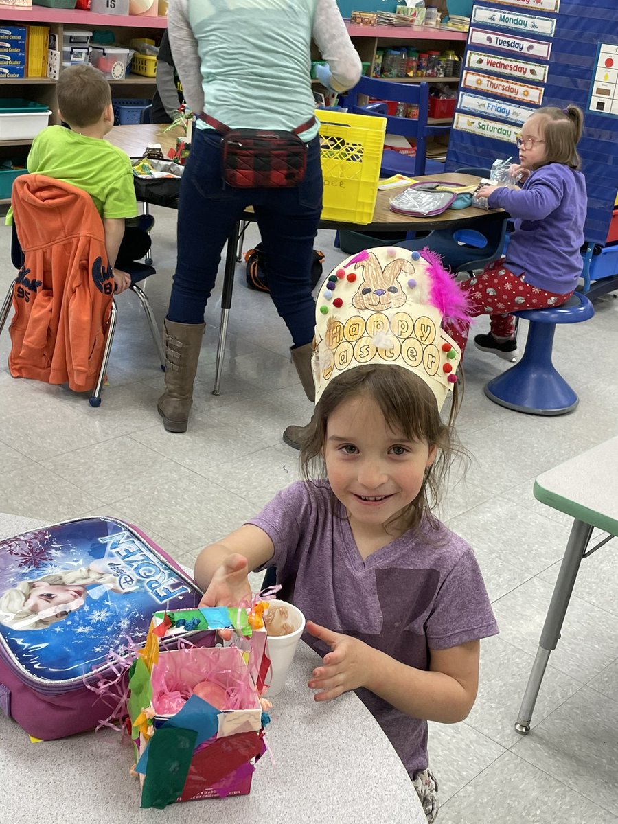 bothaschoolCSD's tweet photo. Botha  School kindergarten fun! Building and challenging! #csd71 #bothaAbschool https://t.co/XeSMDSxbYB