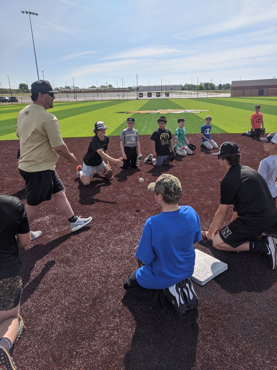 NHSbaseballMO's tweet photo. Coach Bo and Tee Helsel ran an awesome camp today! https://t.co/SYahTRgvlZ
