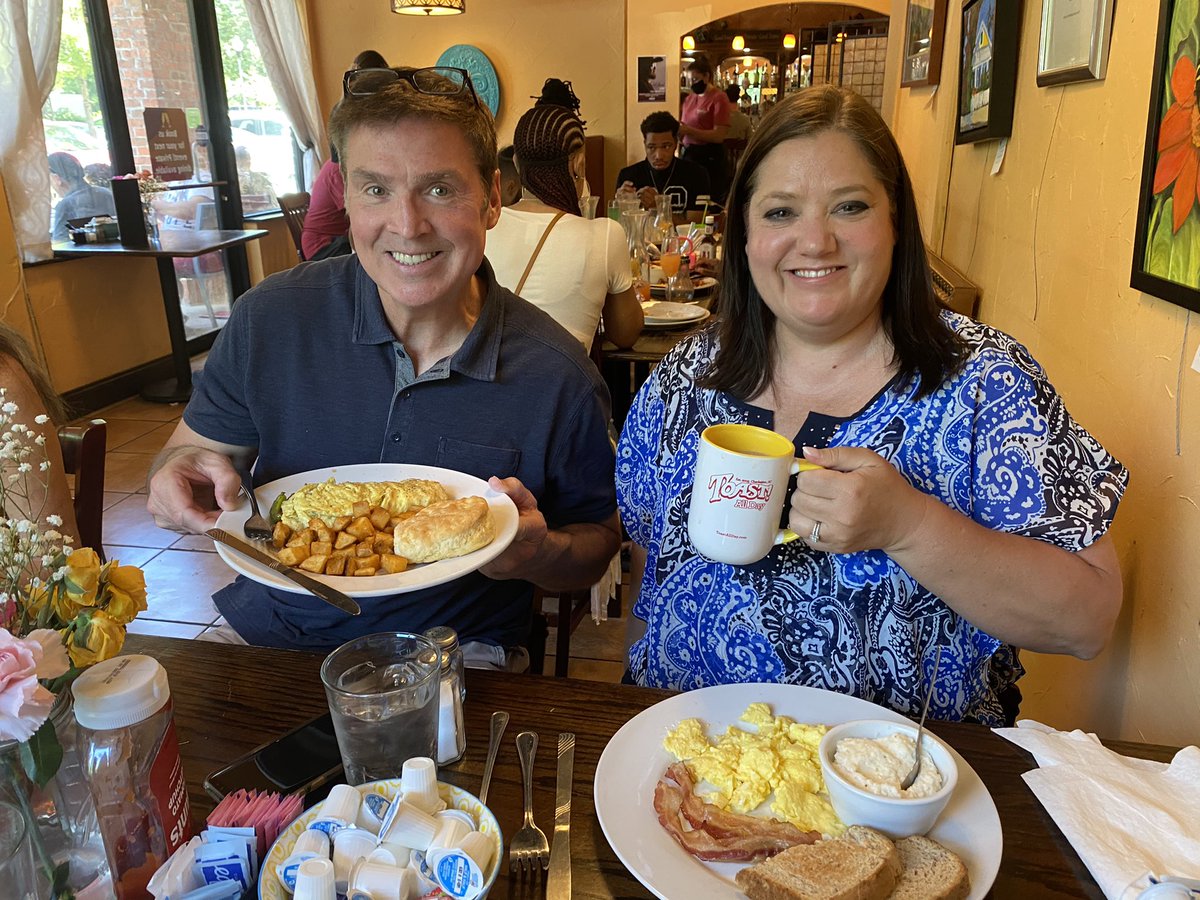 usryalex's tweet photo. LOVE 💕 having my FAMILY in town for my graduation from Charleston Southern University TONIGHT!! 🏈 https://t.co/4Ak9L7wxfV