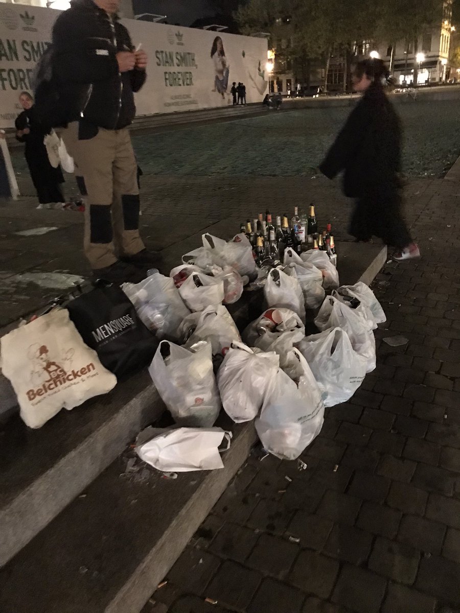 RUIM UW ROMMEL OP! I swear to god, enjoy your night en neem uw rommel mee! Ni chill da tientallen mensen rommel moeten opruimen van meer dan 100 man