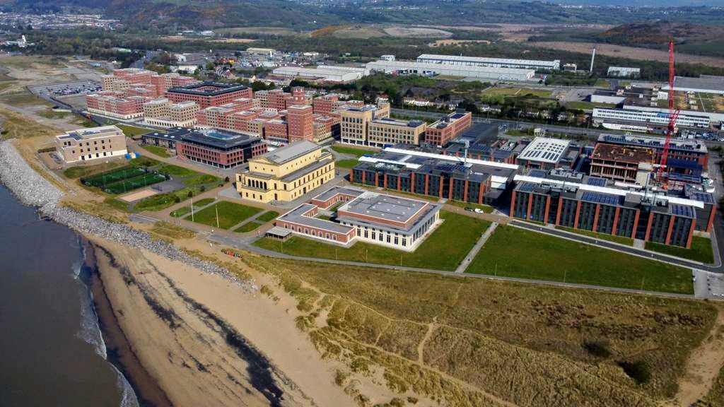 After having accepted my place at <a href="/CompFoundry/">Swansea University Computational Foundry</a> this week, made the bank holiday trip to see what will be our new home come October and take the drone for a spin. Looking forward to calling Dylan Thomas's 'ugly, lovely town' my own! 

#SwanseaUniversity #drone #dji #DJIMini2