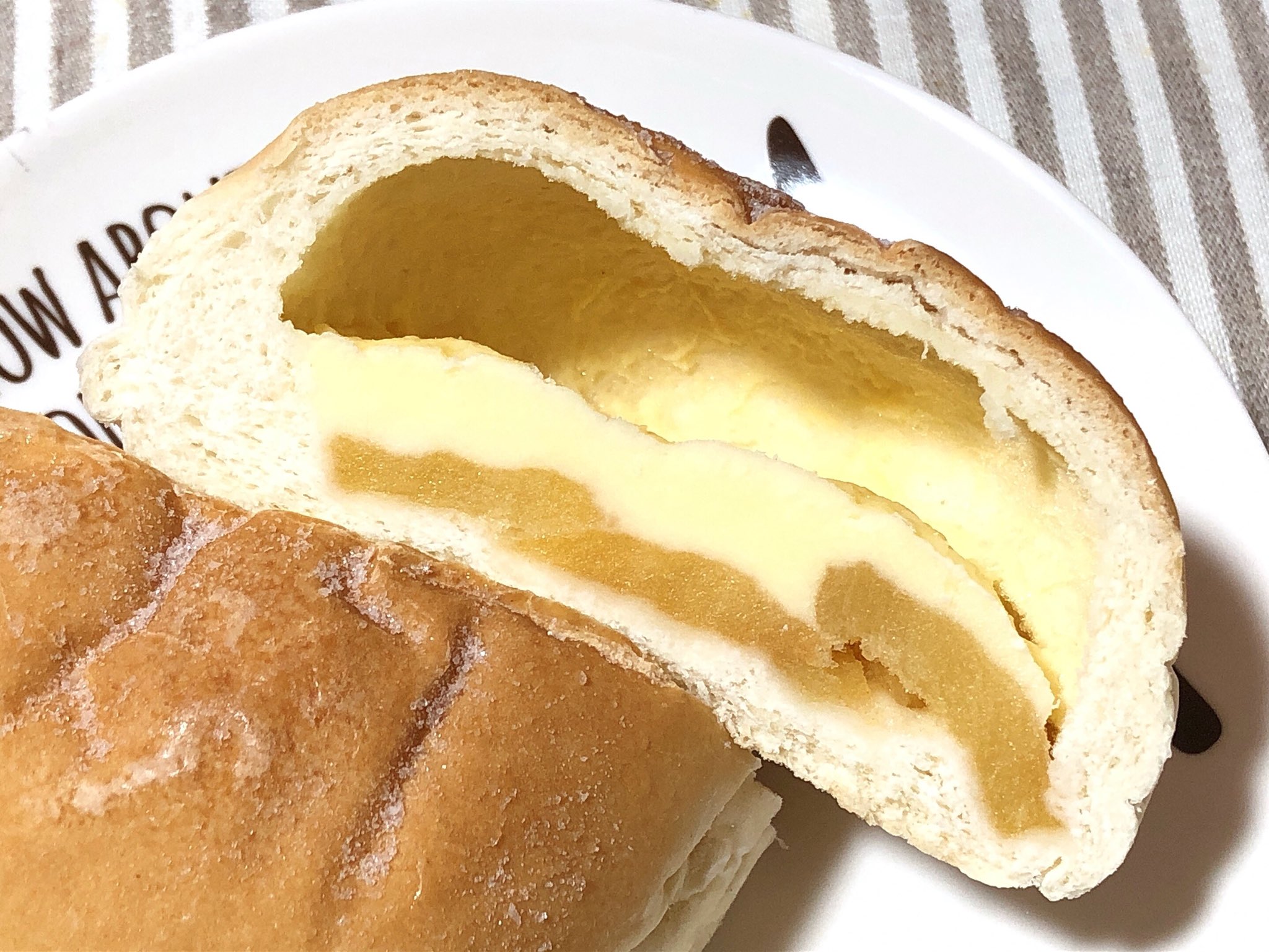 クリームパン 八天堂]くりーむパン 小倉（冷凍)｜楽天マート - ネットスーパー