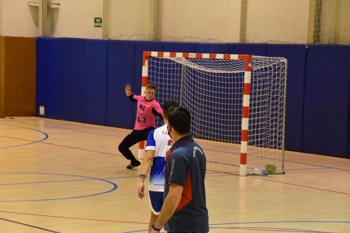 <a href="/CASHandbol/">CA Sabadell Handbol</a> 17 - 21 #Juvenil 
Els nois, avui dirigits per <a href="/SGibert78/">Sergi Gibert</a> superen tot-hi les dificultats en un partit igualadíssim al Creu Alta Sabadell. 
Amb aquesta victòria, certifiquen el liderat del seu grup de #1eraCatalana 
<a href="/FedCatHandbol/">Federació Catalana d’Handbol</a>