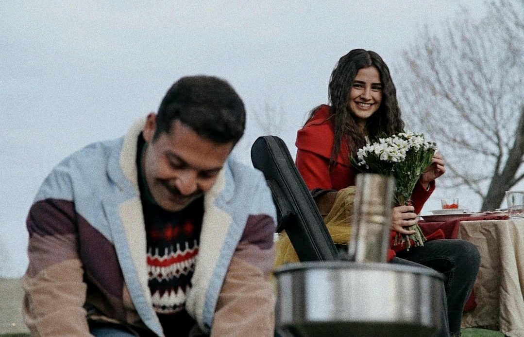 Seven sevdiğine semaver yakıp, çay demlesin... 
   #GönülDağı