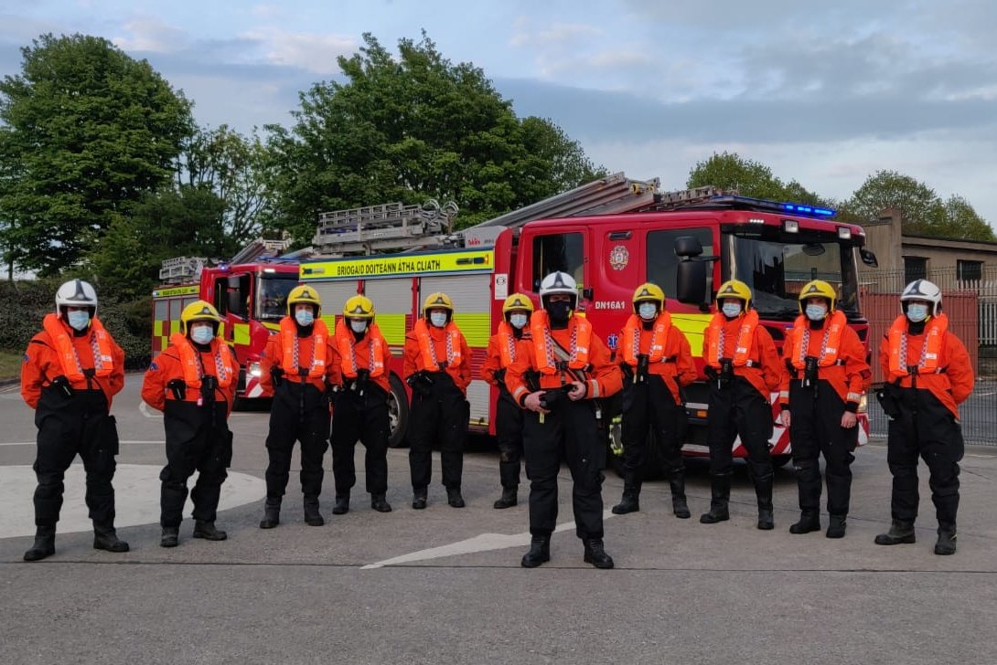 DubFireBrigade's tweet image. A Marine Emergency Response (MER) activation exercise this weekend.

MER firefighters deploy to vessels in the event of a ship fire or other emergency. Lifted in teams by helicopter, DFB can respond to any ship in distress in Irish waters.

#Dublin #fire 📸 file (helicopter)