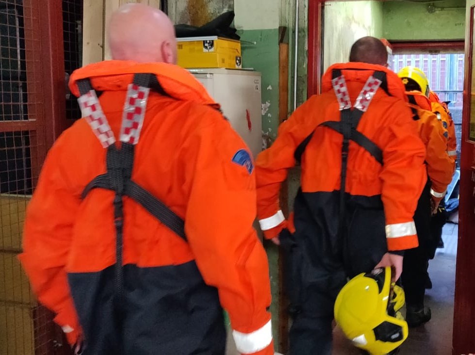 DubFireBrigade's tweet image. A Marine Emergency Response (MER) activation exercise this weekend.

MER firefighters deploy to vessels in the event of a ship fire or other emergency. Lifted in teams by helicopter, DFB can respond to any ship in distress in Irish waters.

#Dublin #fire 📸 file (helicopter)