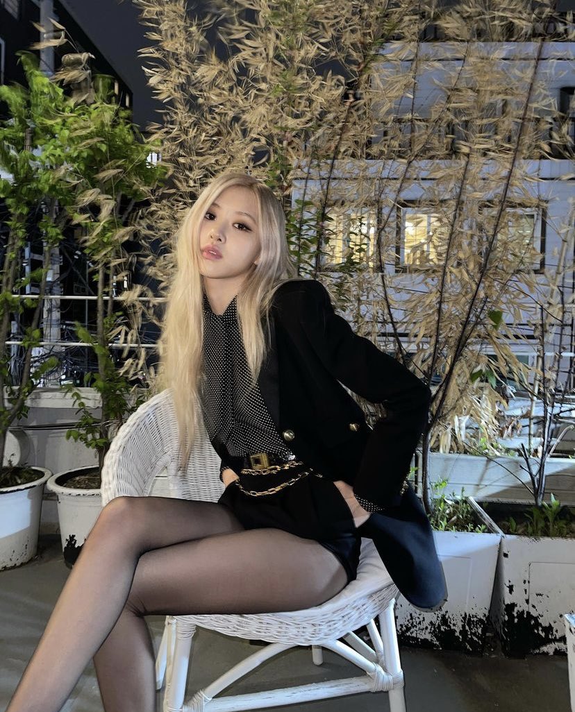 xdenini7's tweet photo. nada, rosé x ysl 🛐🛐🛐 https://t.co/B89s8as1Gz