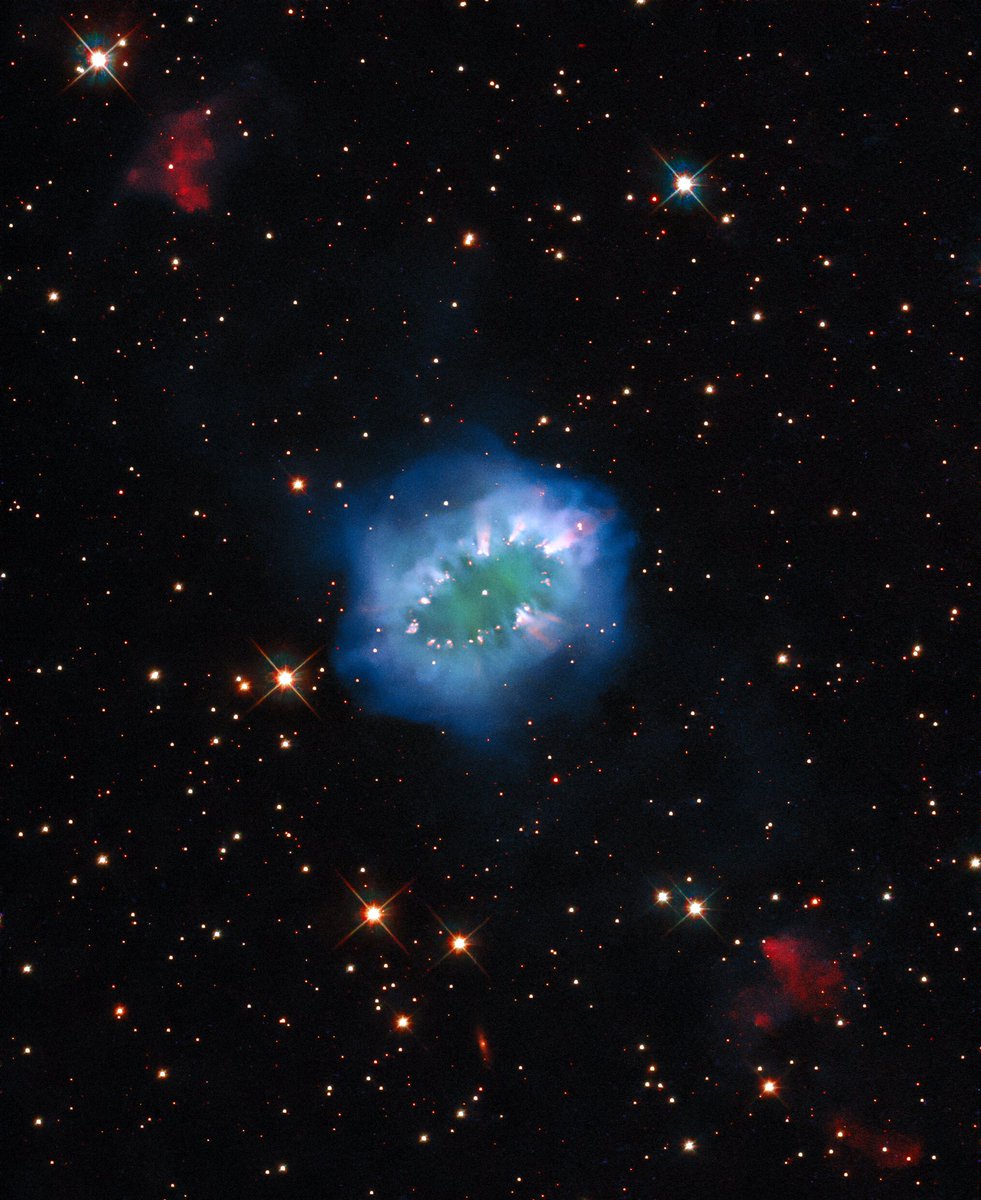 Stars almost never collide, but they *do* sometimes merge. And when that happens, the results can be truly beautiful. esahubble.org/images/potw211…