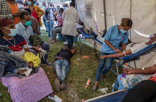 GhesheS's tweet photo. US @USAID on the ground in #Tigray estimated that 950,000 to 1.25 million people are inaccessible to humanitarians, it feared could cause famine if aid organizations are not granted unfettered access.π
Stop π« #TigrayFamine #TigrayCantWait β #SmackDown
https://t.co/9yDFiDjBiP https://t.co/rCbhJNv29u