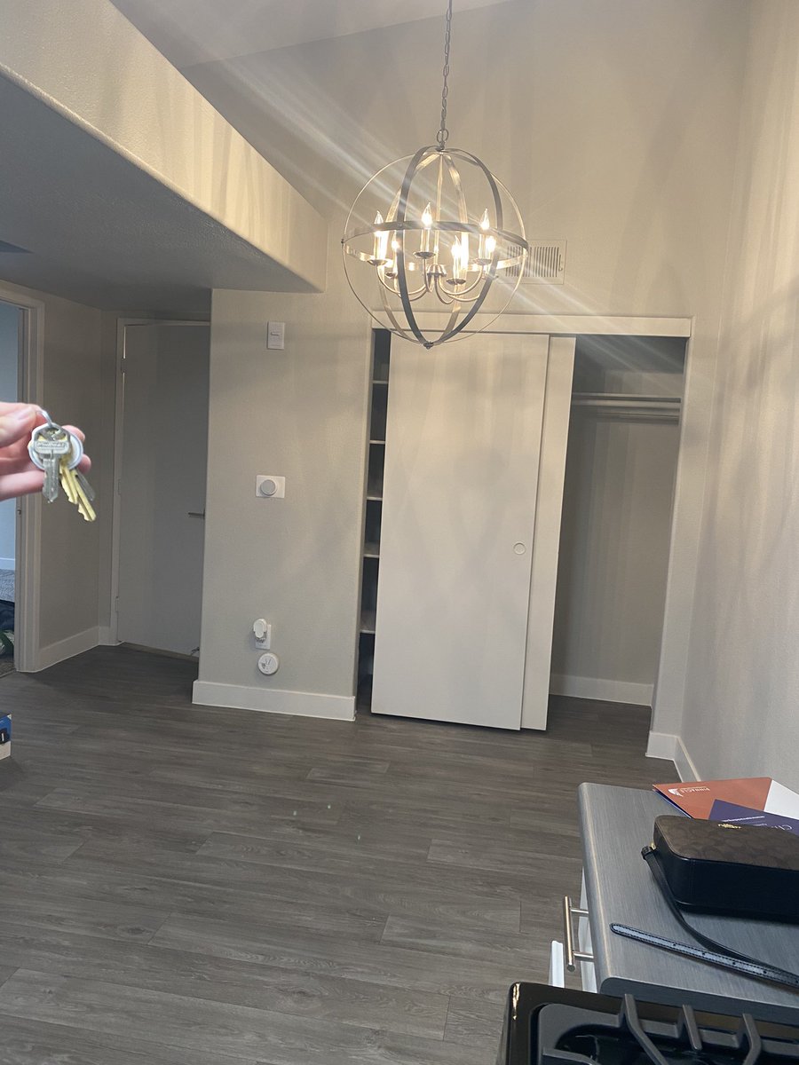 warmtimed's tweet photo. At 20 years old I just signed the lease to my very first apartment. Beyond grateful and blessed hard work pays off!!!!💪🤍👼 https://t.co/CvkLRIt35h