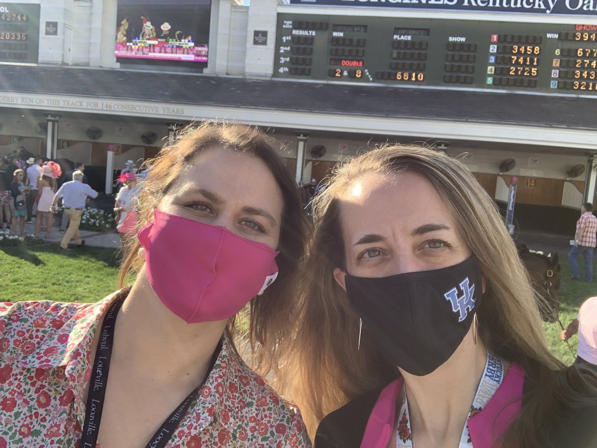 UKCathyHurst's tweet photo. It’s been two years, but what a great weekend to be back helping our friends ⁦@ChurchillDowns⁩ 🎟 #Derby2021 #TeamKentucky 🌹 https://t.co/LzUUhfO0zY