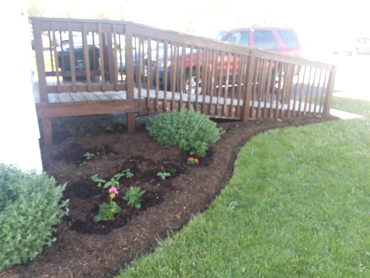 mezzopwr's tweet photo. Finally got to finish prepping our flower beds for spring and summer. Can't wait to see all the blossoms! I had a great helper! #BringOnSpring #WaitingOnSummer! https://t.co/4j6sxf1uCA