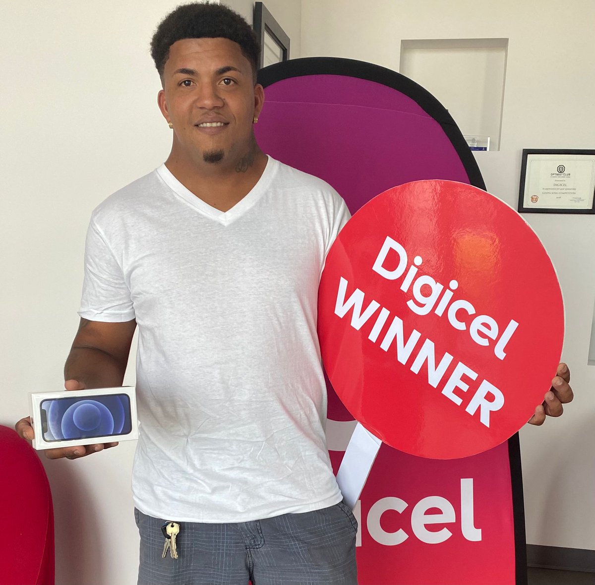 Digicel Cayman tweet media
