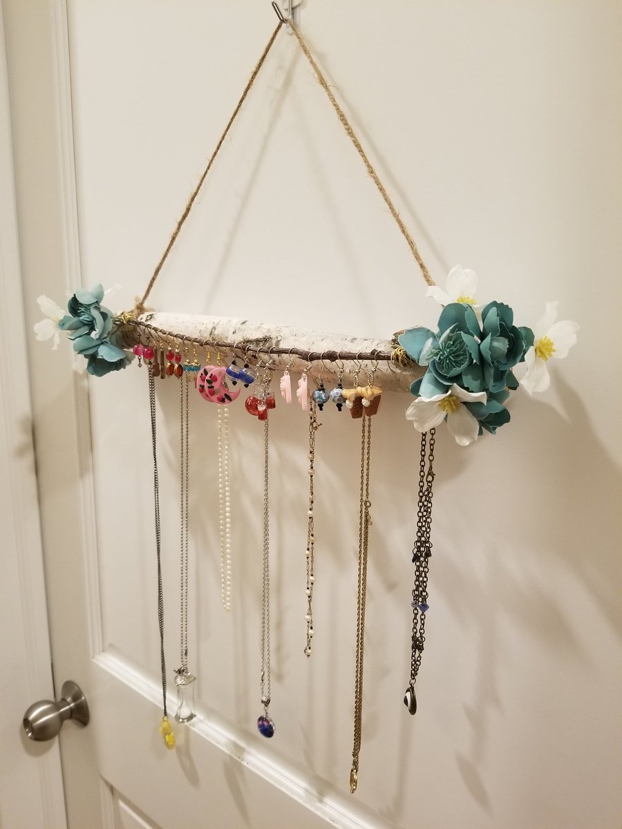 Head over to my etsy if you want a custom Driftwood Jewelry display! 2 slots left! 🥰📿💃