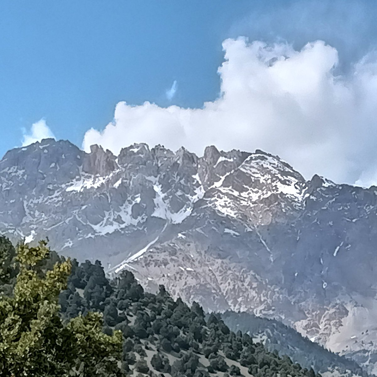 Ishperder, one of the mountains encircling Chitral Town. @Pakistaninpics @LandofPakistan @PicsSilkRoad @MountainScenery