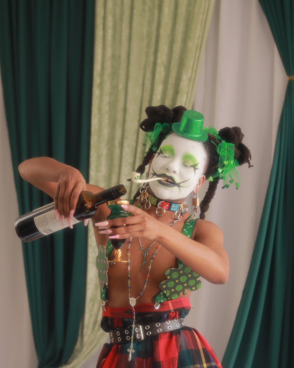 Clussytheclown1's tweet photo. Leprechaun in the hood 🍀 https://t.co/LwxmK1vogd